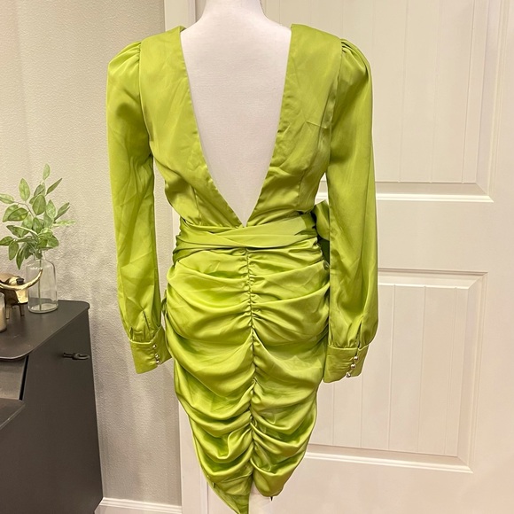 Satin lime green dress - Picture 3 of 3